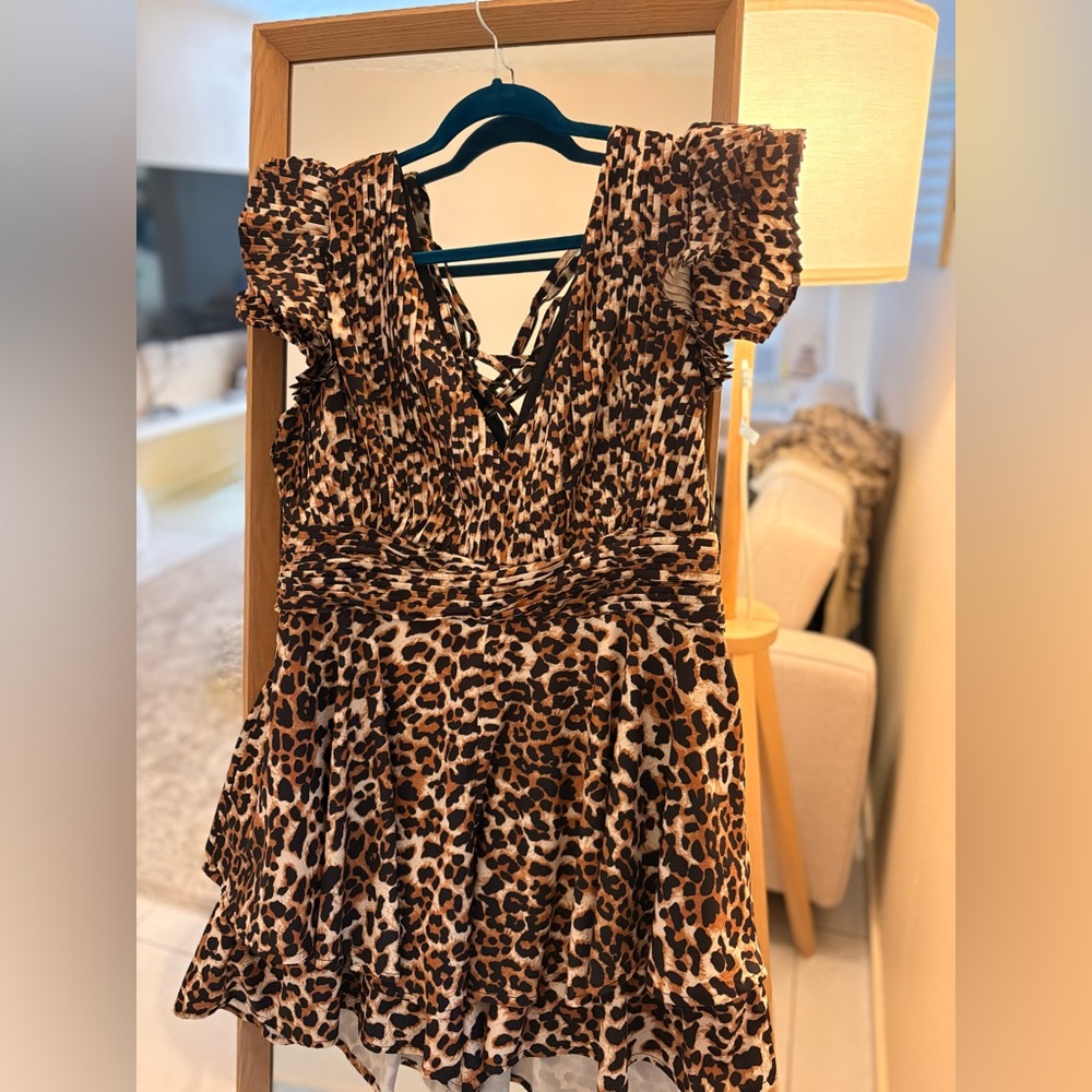 LEOPARD PRINT ROMPER 🐆🍒 - Picture 3 of 5